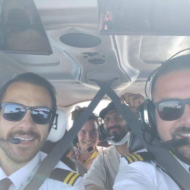 ¡El piloto Ümit Erdim voló con nombres famosos en su primer viaje! Oğuzhan Koç y Demet Özdemir ...