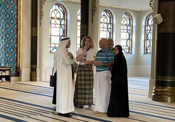 Turistas en Qatar conocen las bellezas del Islam