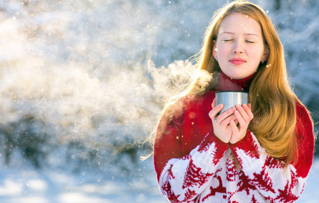 Consumir bebidas calientes en invierno por enfermedad.