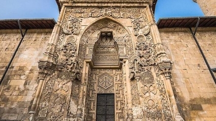 ¿Dónde está la Gran Mezquita Divriği? La característica más distintiva de la Gran Mezquita Divrigi ...