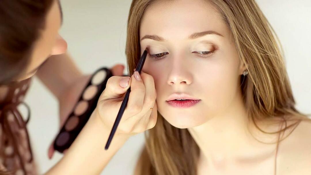 ¿Cómo hacer un maquillaje perfecto? Brilla todo el día con 10 artículos