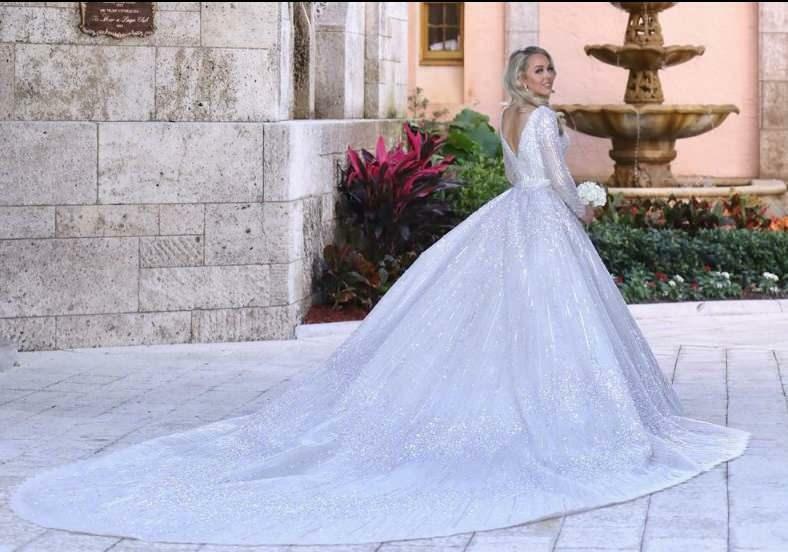 El vestido de novia de velo largo de Tiffany Trump fue muy popular