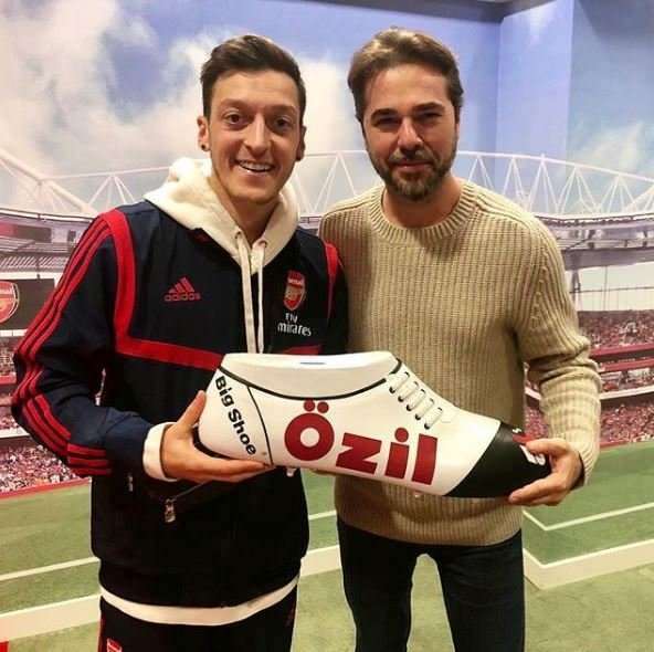 mesut özil y gran aplanador de altan 