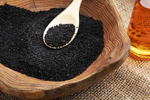 ¿Cómo hacer aceite de semilla negra?