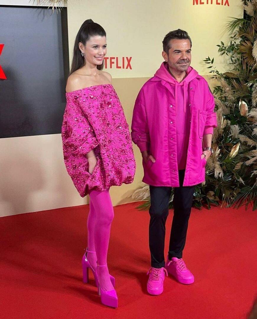Beren Saat y Kenan Doğulu sacudieron las redes sociales con su combinación rosa