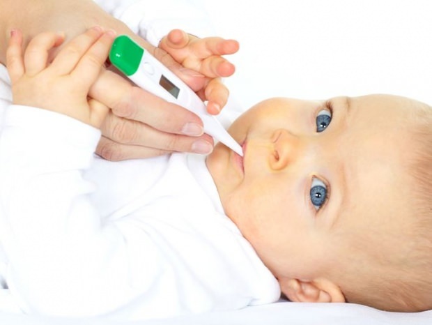 Cómo reducir la fiebre en bebés
