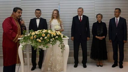 El presidente Erdogan se unió a la boda de 2 parejas.