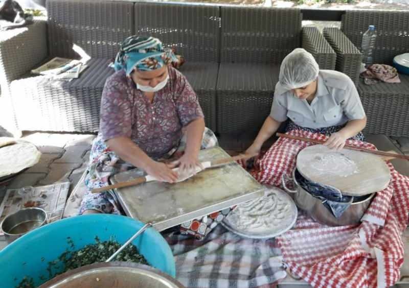 Fiesta de la cosecha en la residencia de ancianos de Muğla