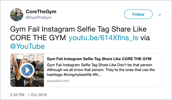 Esta es una captura de pantalla de un tweet de @CoreTheGym. El tweet dice "Gym Fail INstagram Selfie Tag Share Like CORE THE GYM" y enlaza a un video de YouTube. La descripción del video es "No seas como esa persona. Aunque todos conocemos a esa persona. Ellos son los que usan los hashtags #livingmybestlife ”. El enlace del video es youtu.be/614Xfins_ls.