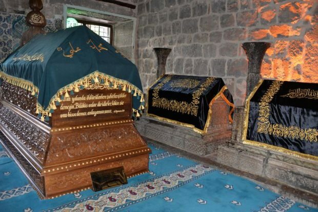 Mujeres diyarbakir tejen por las tumbas de los profetas