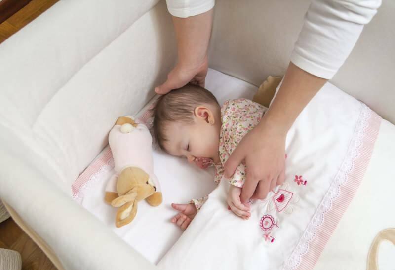¡Métodos de depósito para bebés recién nacidos! ¿Deben los bebés ser acostados de lado?