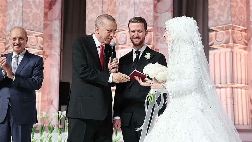 El presidente Erdoğan presenció la boda de su sobrino Osama Erdoğan