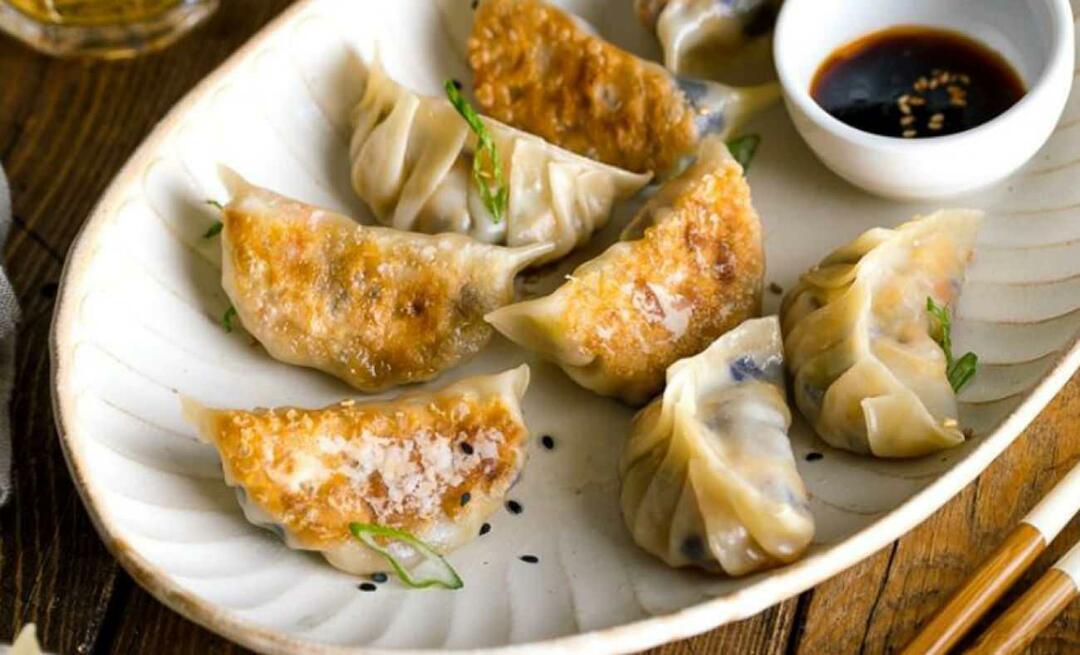 Como hacer gyozas ¿Cuál es la receta de los raviolis gyoza japoneses? Aquí están los ravioles crocantes y jugosos...