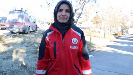 ¿Quién es Emine Kuştepe hablando con Azize en el terremoto?