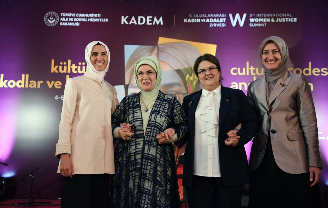 La Primera Dama Erdoğan se reunió con Kaoutar Krikou, Ministra de Solidaridad Nacional, Familia y Condición de la Mujer de Argelia.