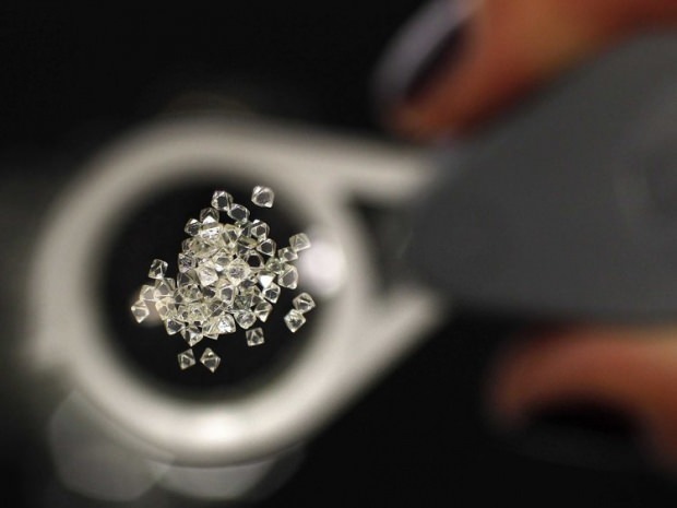 ¿Cómo entender los diamantes falsos?