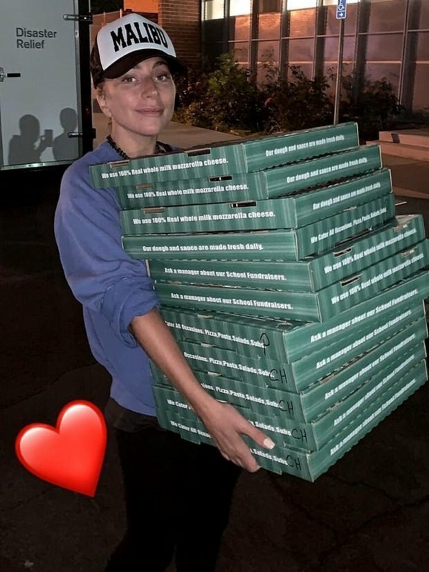 La mundialmente famosa Lady Gaga se convierte en distribuidora de pizzas