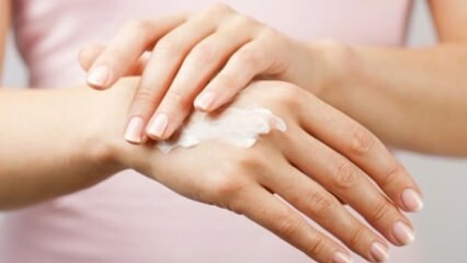 Crema hidratante natural para secar las manos.
