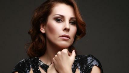 La cantante Funda Arar llamó la atención con su rostro de botox