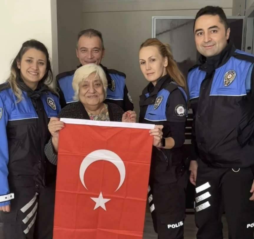 Sorpresa de Nazan Çim y equipos policiales