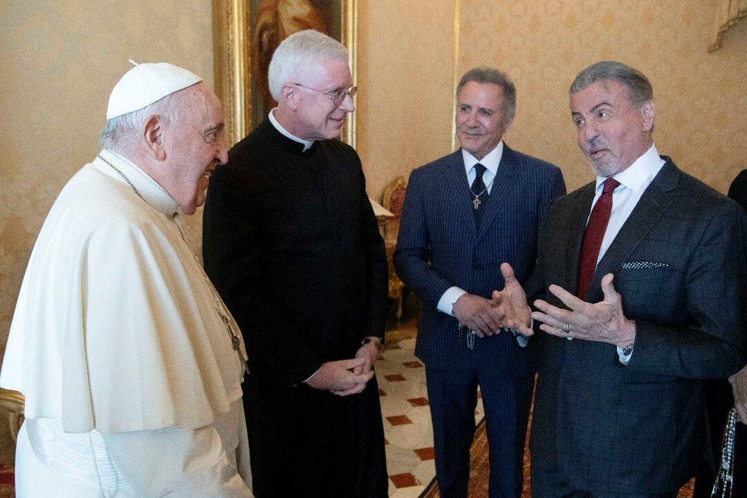 Sylvester Stallone visitó al Papa Francisco con su familia