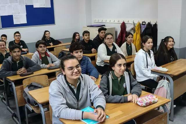 La educación comenzó en 8 distritos de Malatya