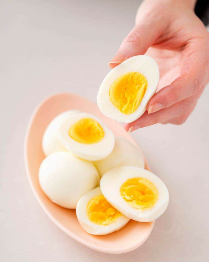 ¿Cuándo deben administrarse los huevos a los bebés?