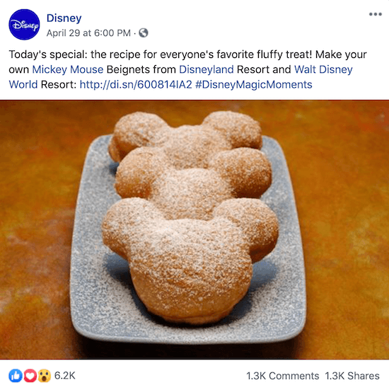 Publicación de Facebook de Disney con enlace a la receta de los beignets de Mickey Mouse