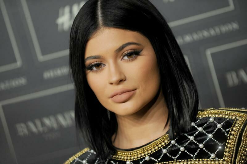 ¡Movimiento escandaloso de Kylie Jenner! Lanza donación para maquillador famoso que tuvo un accidente