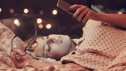 ¿Qué causa usar un teléfono antes de ir a dormir?