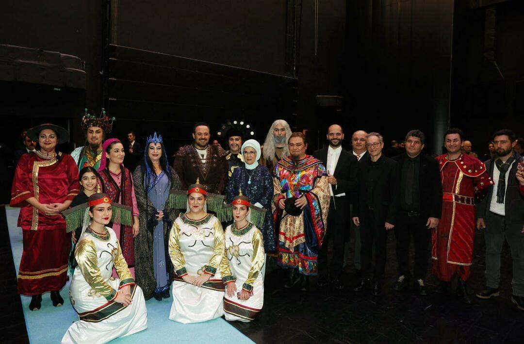 Emine Erdoğan vio la ópera de Turandot