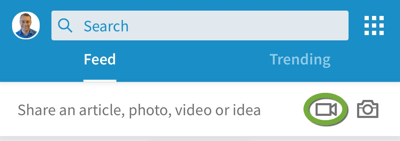 Busque el ícono de la cámara de video en la aplicación móvil de LinkedIn.