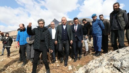 Mevlüt Çavuşoğlu visitó el set de la serie de ataques
