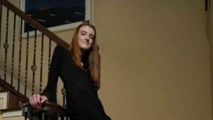 Chica joven de EE. UU. Para obtener su nombre en Guinness como la persona con las piernas más largas del mundo