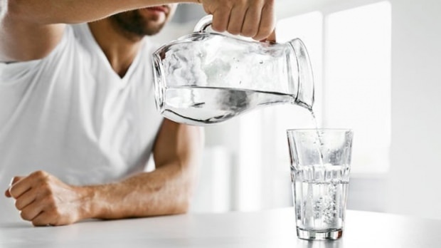 ¿Cómo perder peso bebiendo agua? ¡Dieta de agua que debilita 7 kilos en una semana! Tasa de consumo de agua por peso