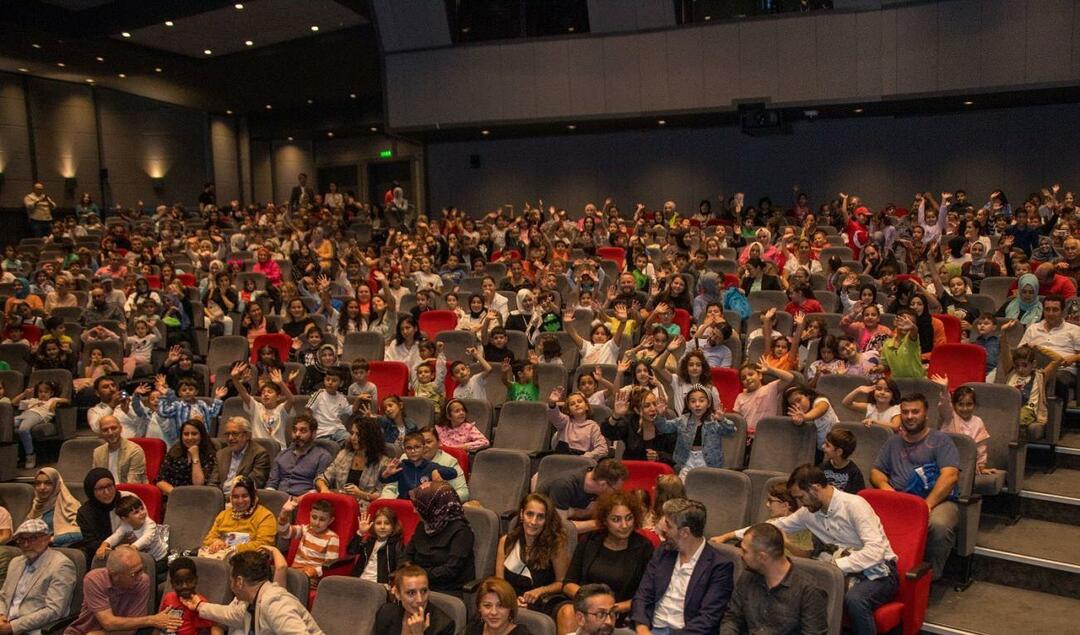 La coproducción de TRT "Kare Team: Mysterious Island", cuyo estreno se celebró, llamó mucho la atención.