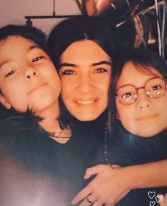 Tuba Büyüküstün compartió una foto con sus hijas