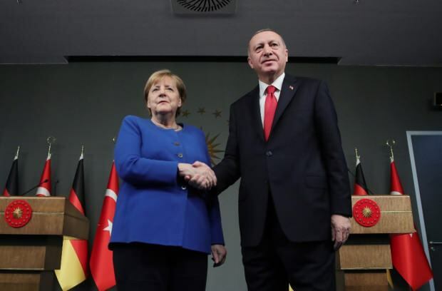 ¡La participación de la canciller de Estambul Angela Merkel en Estambul sacudió las redes sociales!