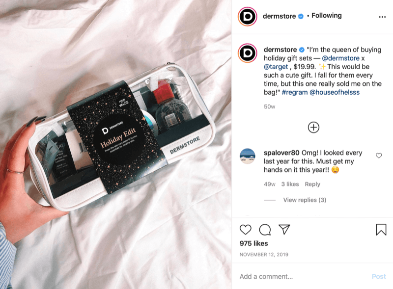 ejemplo de un regalo de temporada que @dermstore encontró y compartió a través de una publicación de Instagram que indica el precio de venta y etiqueta a @target donde se lleva a cabo la venta