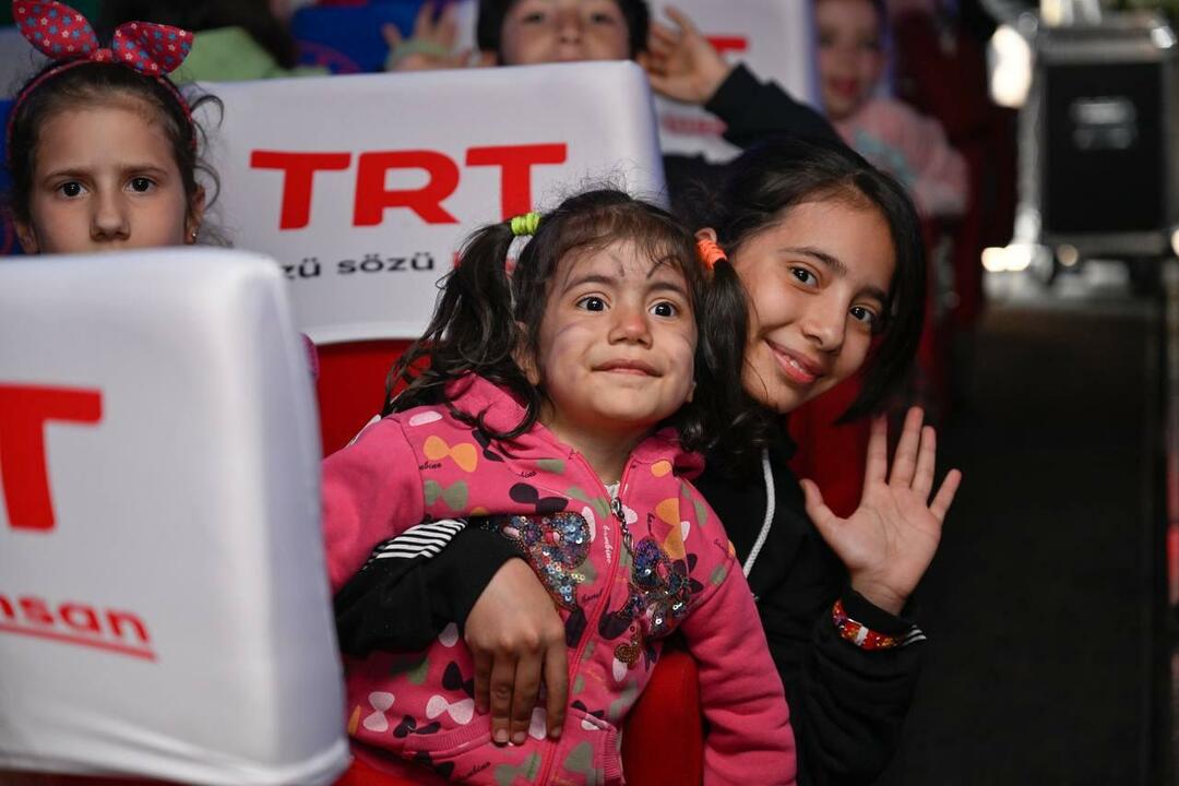 ¡Los sobrevivientes del terremoto encontraron su moral con 'TRT Gezen Cinema'!