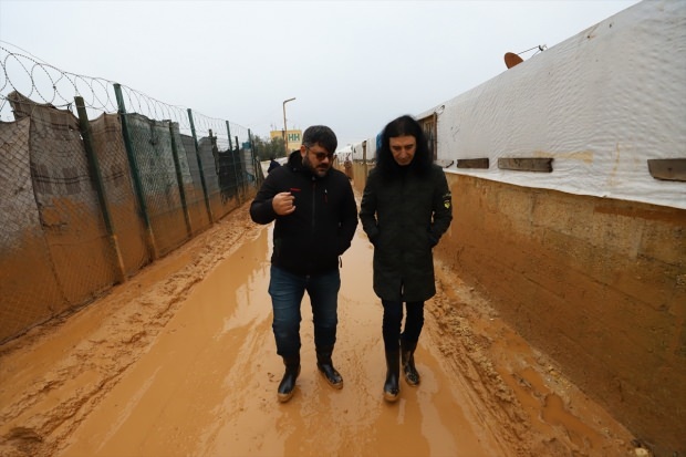 Murat Kekilli visitó los campos de refugiados en Siria