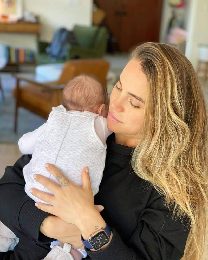 ¡El cambio de actriz Ceyda Ateş después de que tomó a su bebé en sus brazos!