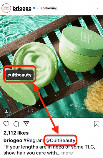 Publicación de Instagram de @briogeo que muestra una etiqueta de publicación y una leyenda @mention para @cultbeauty, cuyo producto aparece en la imagen.
