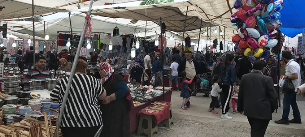 Feria de animales y productos básicos de Ayvacık