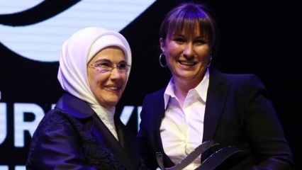 Primera dama Erdogan: el alma de las mujeres es energía