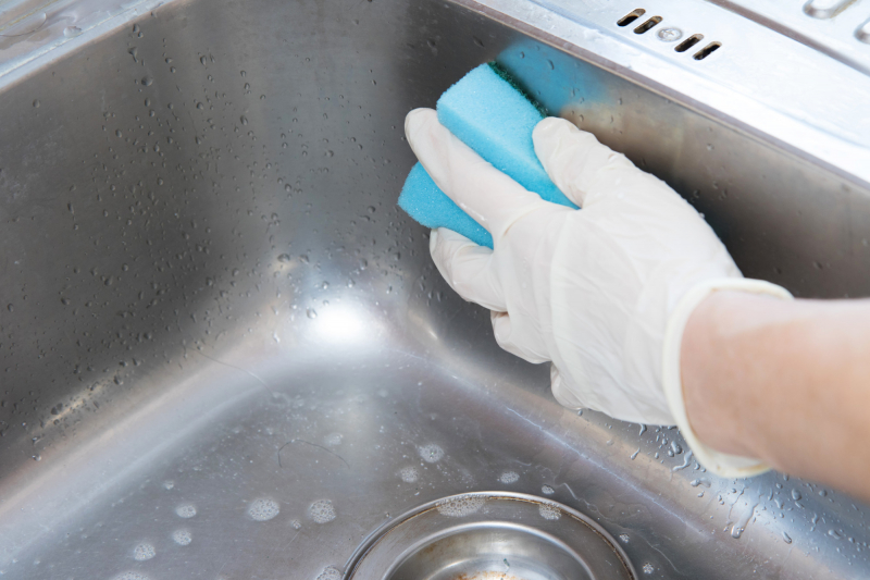¿Cómo limpiar el fregadero de la cocina? La solución definitiva que hace relucir la cocina
