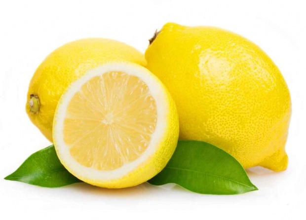 Eliminando manchas de pared con limón