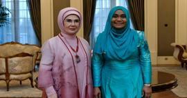 La Primera Dama Erdoğan se reunió con Sajidha Mohamed, esposa del Presidente Muizzu de Maldivas