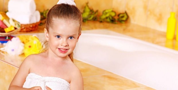 ¿Cómo deben bañarse los niños?