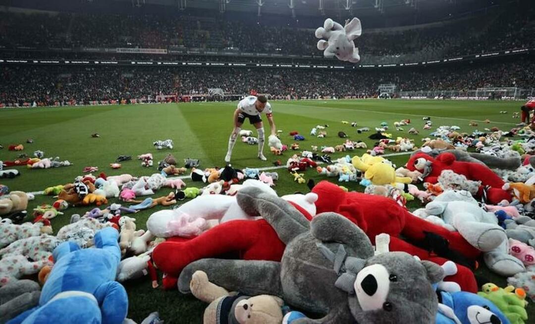 ¡Movimiento significativo de los fanáticos de Beşiktaş! Tiraron juguetes a la cancha para los damnificados del terremoto